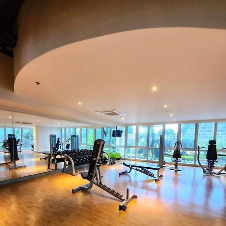 Cosy Executive 1 Bedroom Uptown Parksuites Ultra Fast Internet Manila Bagian luar foto
