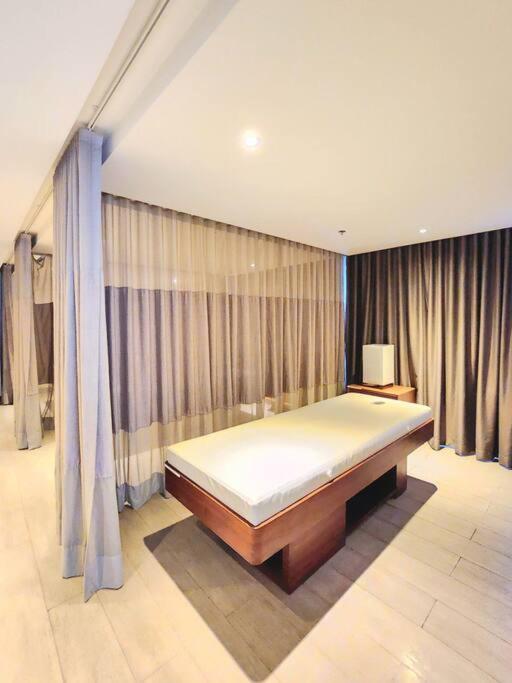 Cosy Executive 1 Bedroom Uptown Parksuites Ultra Fast Internet Manila Bagian luar foto