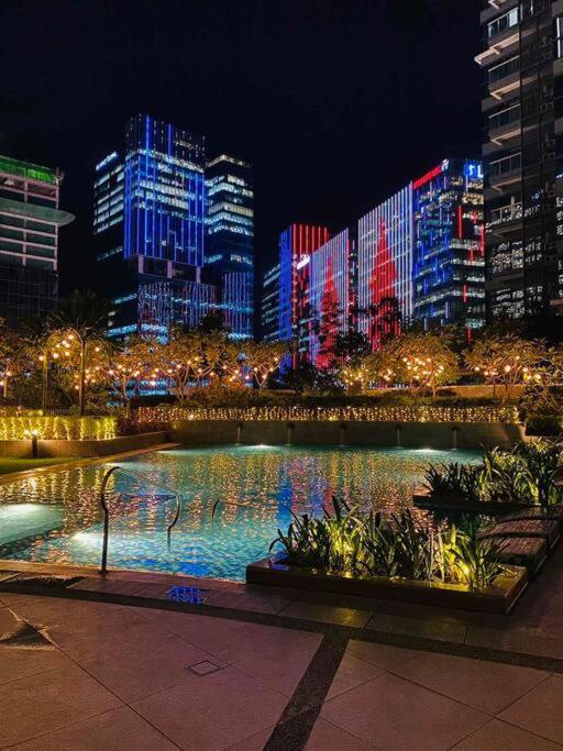 Cosy Executive 1 Bedroom Uptown Parksuites Ultra Fast Internet Manila Bagian luar foto