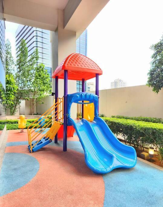 Cosy Executive 1 Bedroom Uptown Parksuites Ultra Fast Internet Manila Bagian luar foto