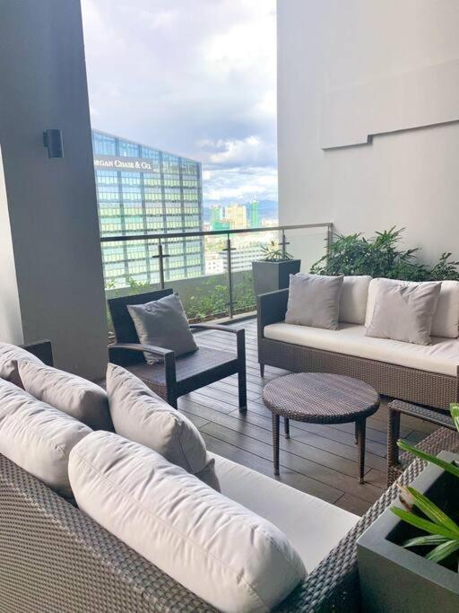 Cosy Executive 1 Bedroom Uptown Parksuites Ultra Fast Internet Manila Bagian luar foto