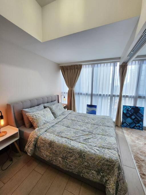 Cosy Executive 1 Bedroom Uptown Parksuites Ultra Fast Internet Manila Bagian luar foto