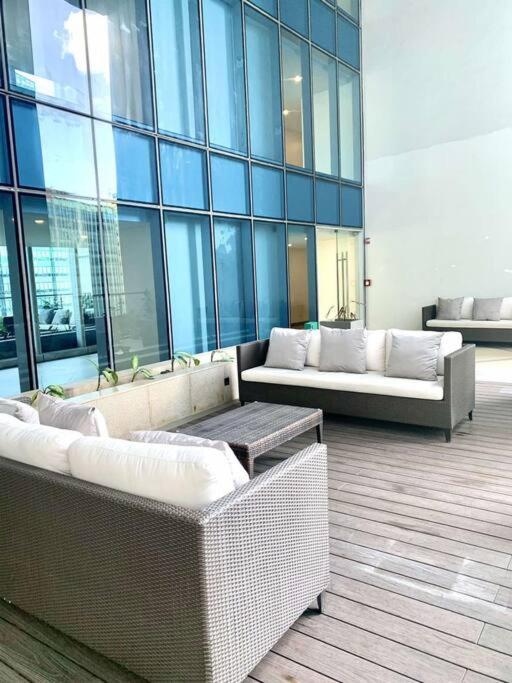 Cosy Executive 1 Bedroom Uptown Parksuites Ultra Fast Internet Manila Bagian luar foto