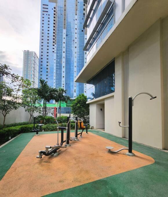 Cosy Executive 1 Bedroom Uptown Parksuites Ultra Fast Internet Manila Bagian luar foto