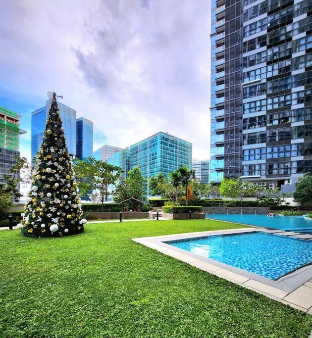 Cosy Executive 1 Bedroom Uptown Parksuites Ultra Fast Internet Manila Bagian luar foto