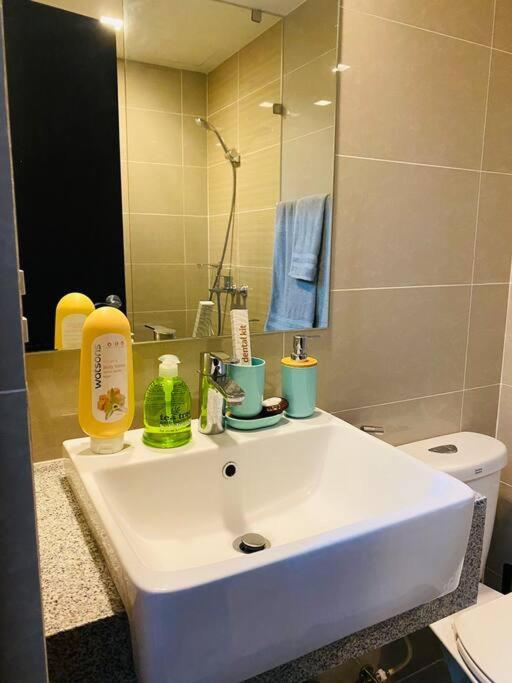 Cosy Executive 1 Bedroom Uptown Parksuites Ultra Fast Internet Manila Bagian luar foto