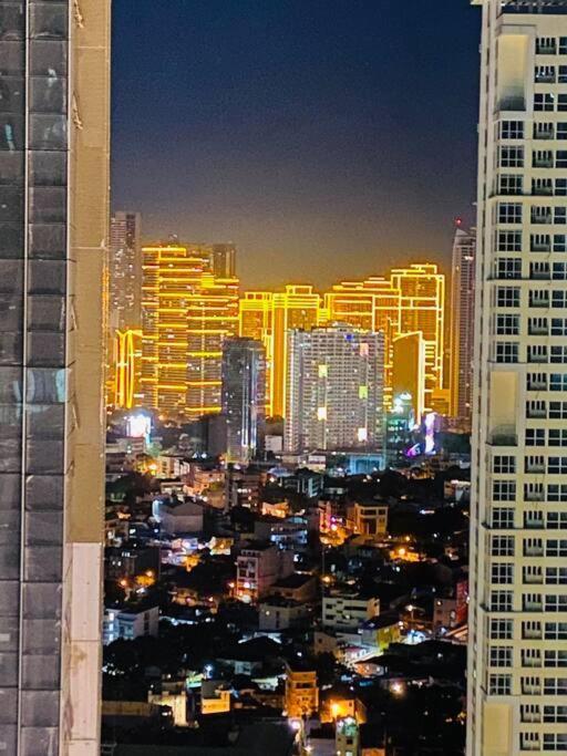 Cosy Executive 1 Bedroom Uptown Parksuites Ultra Fast Internet Manila Bagian luar foto