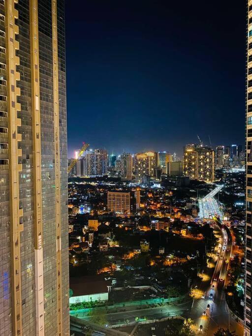 Cosy Executive 1 Bedroom Uptown Parksuites Ultra Fast Internet Manila Bagian luar foto
